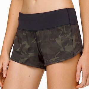 EUC LULULEMON SPEED UP SHORTS 2.5” CAMO GATOR GREEN/BLACK. Sz 8